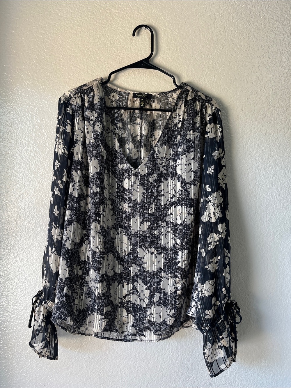 Jessica Simpson Black & White Floral V-Neck Blouse Sz 2X Flowy Sheer Chic